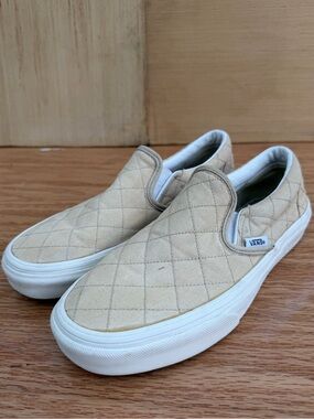 Excellent Vans Classic Slip-On Quilted Canvas Sneakers Women’s 8.5 Beige